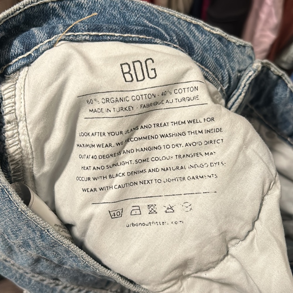 BDG Mid-Vintage Wash 90s Baggy Boyfriend Jeans - Picture 9 of 9
